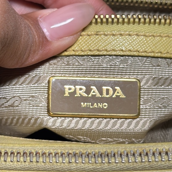 PRADA Saffiano Small Galleria Double Zip Tote Polline Color / Butter Yellow - Picture 6 of 16